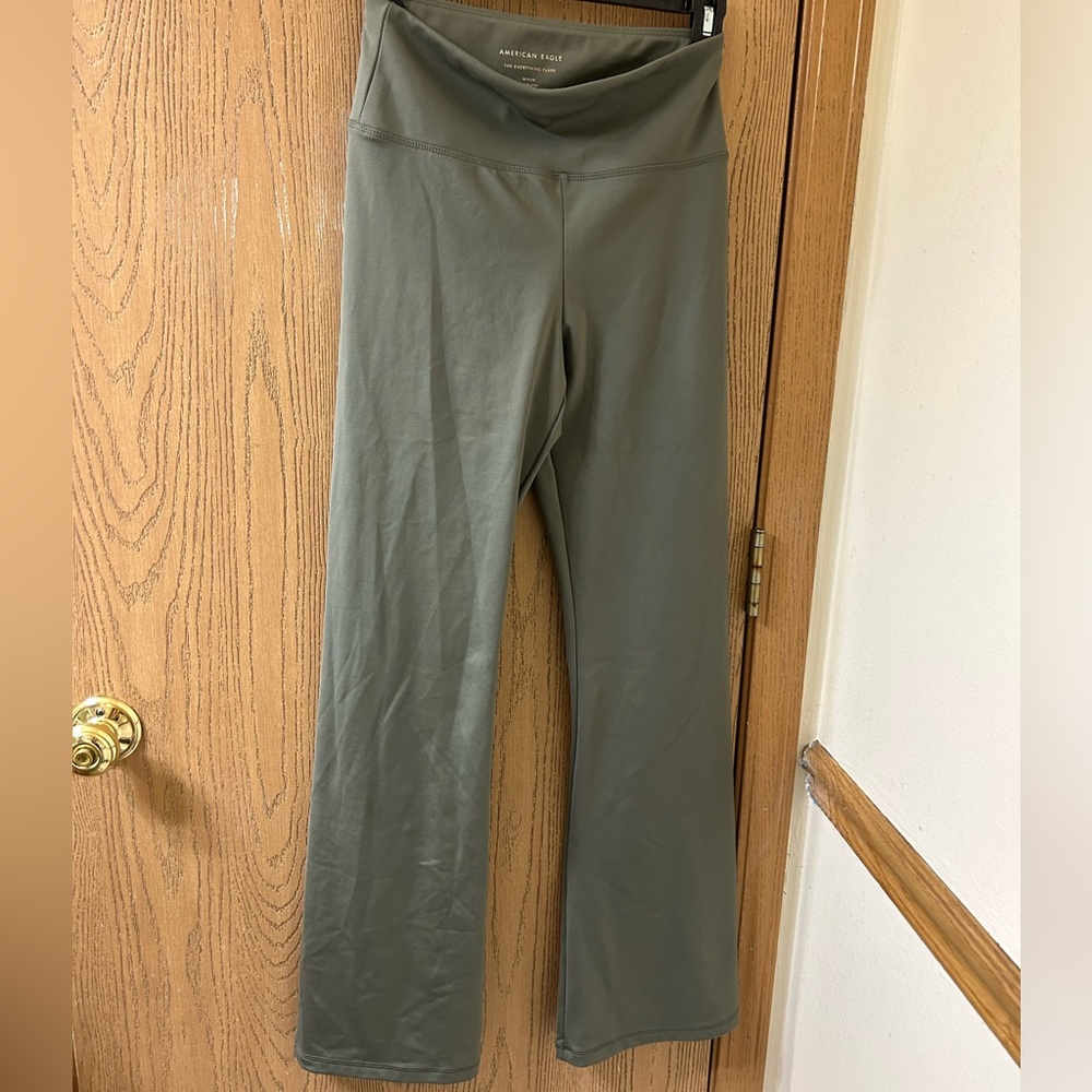 American Eagle flare leggings, light green